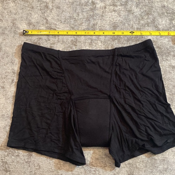 Ruby Boyshorts with Leak-Proof Protection. Size Medium. Black. {1026} - Picture 6 of 7